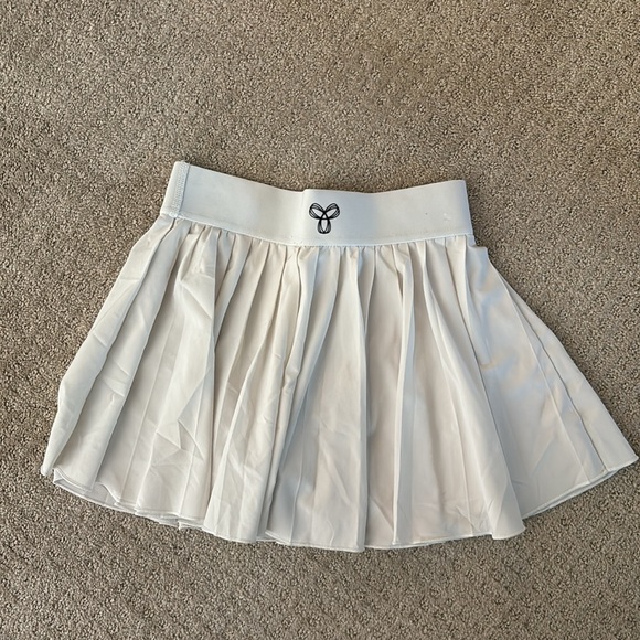 Tna White Tennis Skirt - Picture 2 of 5